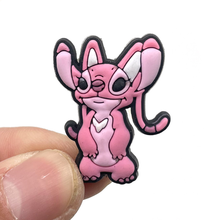 Cargar imagen en el visor de la galería, Pin Crocs Stitch - 117011