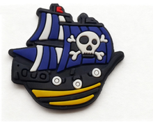 Cargar imagen en el visor de la galería, Pin Crocs One Piece - 117011
