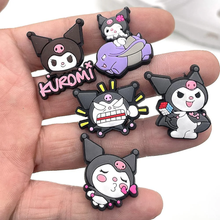 Cargar imagen en el visor de la galería, Pin Crocs Kuromi - 116473
