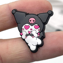 Cargar imagen en el visor de la galería, Pin Crocs Kuromi - 116473
