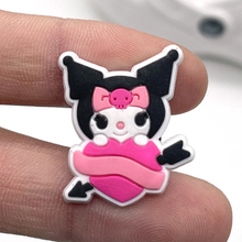 Cargar imagen en el visor de la galería, Pin Crocs Kuromi - 116473
