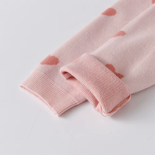 Cargar imagen en el visor de la galería, Sueter Vikita Tejido rosado con corazones - 81005
