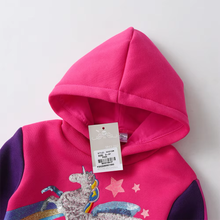 Cargar imagen en el visor de la galería, Sueter Vikita con capucha unicornio- 81006
