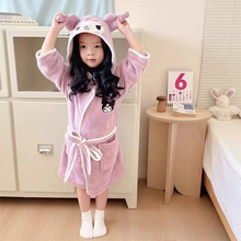 Cargar imagen en el visor de la galería, Bata de Baño Kuromi - 116888
