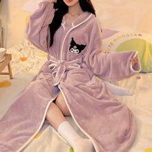 Cargar imagen en el visor de la galería, Bata de Baño Kuromi Juvenil / Adulto S-M - 116889
