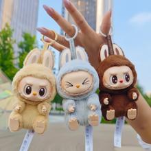 Cargar imagen en el visor de la galería, Peluche LaBubu Sorpresa Colección "Have a Seat"- 116936
