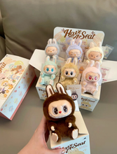 Cargar imagen en el visor de la galería, Peluche LaBubu Sorpresa Colección "Have a Seat"- 116936
